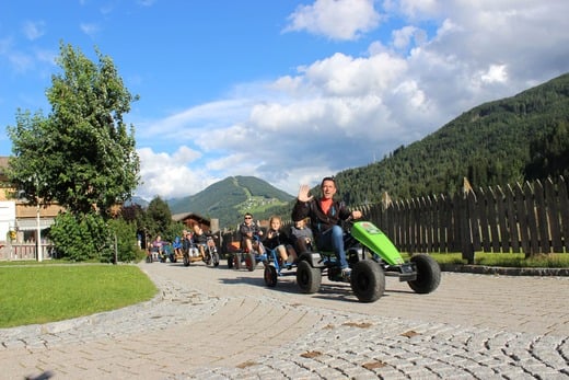 Go-Kart-Bahn und Spielewiese